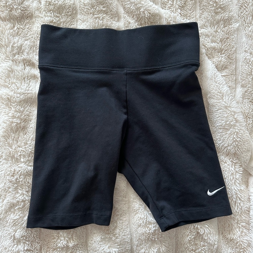 NWOT Nike Biker Shorts Small